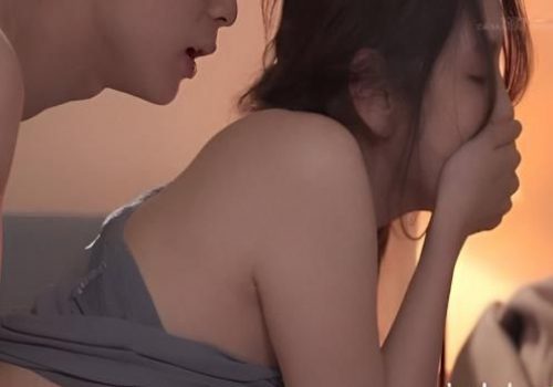 Chị gái tốt bụng giữ kín chuyện em trai địt lồn