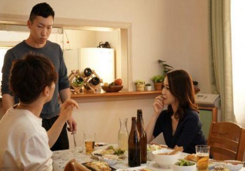 Ghé thăm nhà bạn thân và đắm chìm trước mẹ bạn quyến rũ